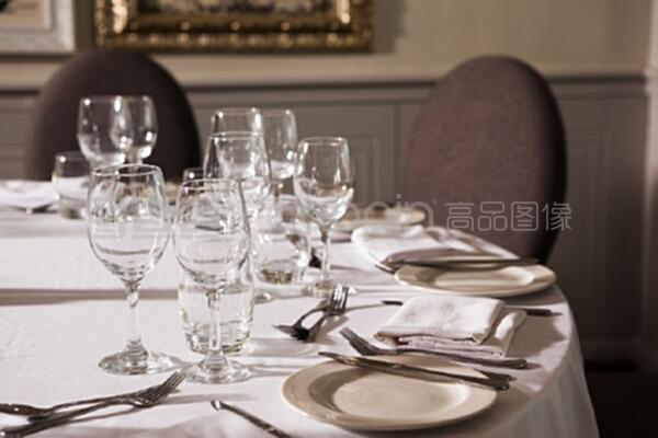 晚餐服务的餐桌 提升餐饮服务体验的关键