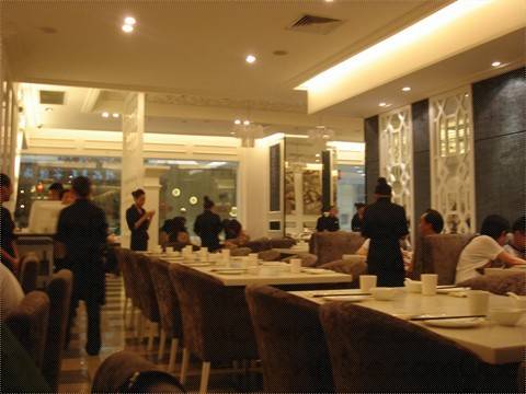 餐饮服务与配送制胜之道 三轻四勤五声六微笑十服务，赢取顾客满意